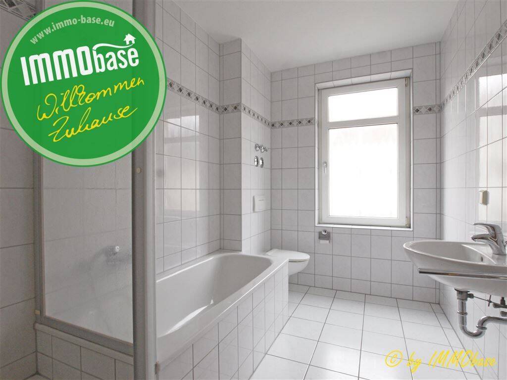 Mit Balkon und Stellplatz – Neuer Bodenbelag auf Wunsch!