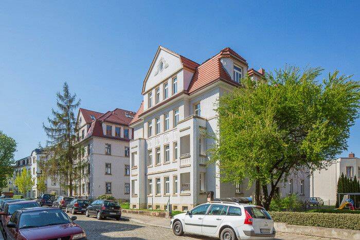 Schöne Wohnung in ruhiger Lage!, 1159 Dresden