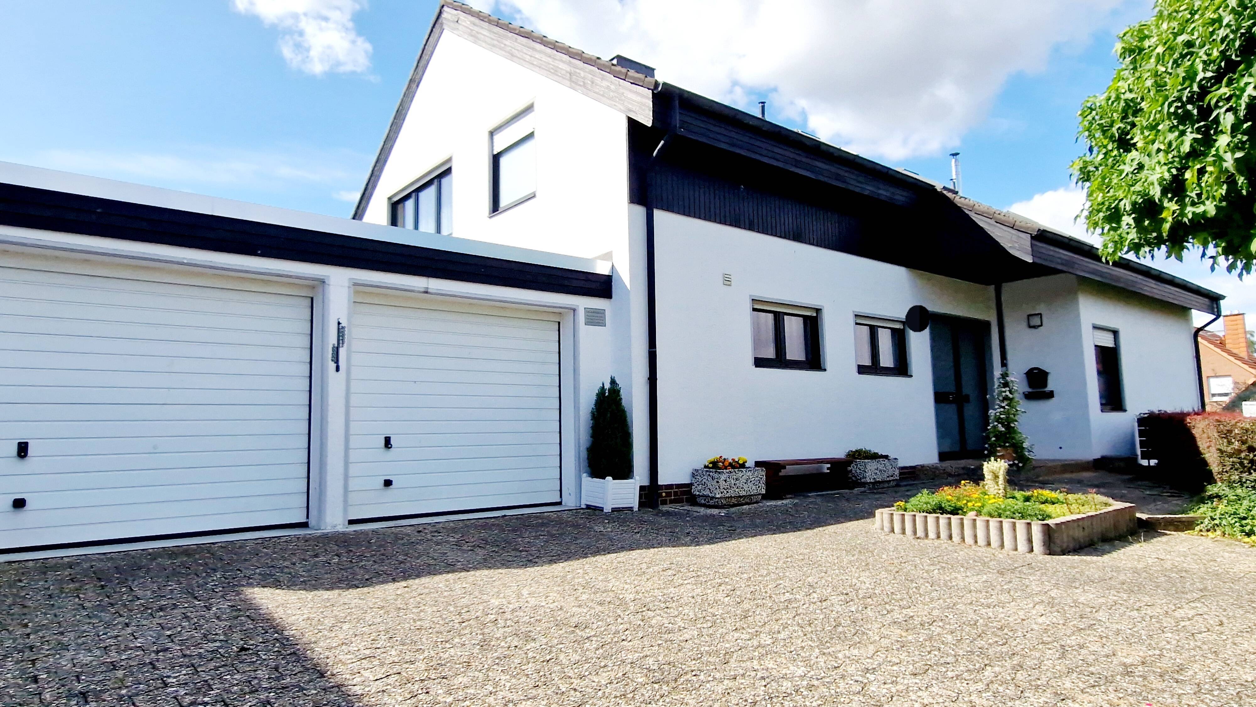 Mehrgenerationen-Haus mit 2-3 Wohnungen +Traumgarten, 31552 Rodenberg
