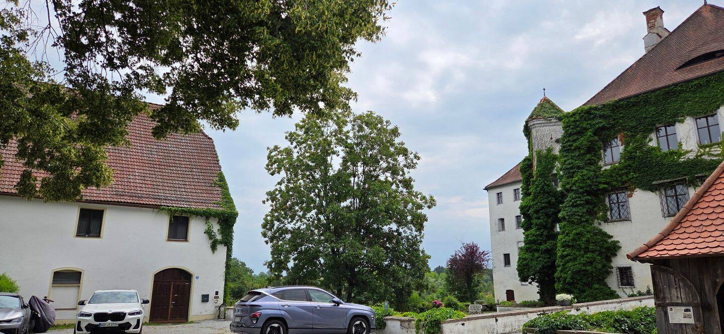 In guter Nachbarschaft: gepflegte 2,5-Zimmer-Wohnung am Schloss von Ortenburg, 94496 Ortenburg