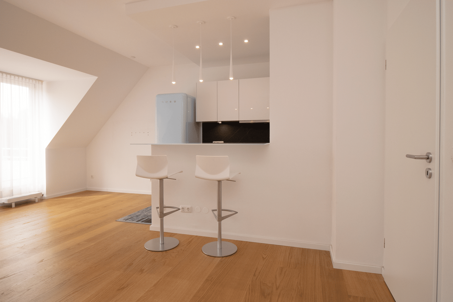 Provisionsfrei: 2-Zi.-Dachgeschosswohnung mit Süd-Terrasse & TG, 80638 München (Moosach Neuhausen-Nymphenburg)