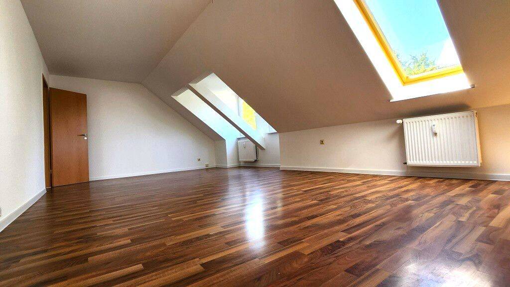 renovierte 4-Raum-Dachgeschosswohnung mit großzügigem Grundriss, 4564 Böhlen