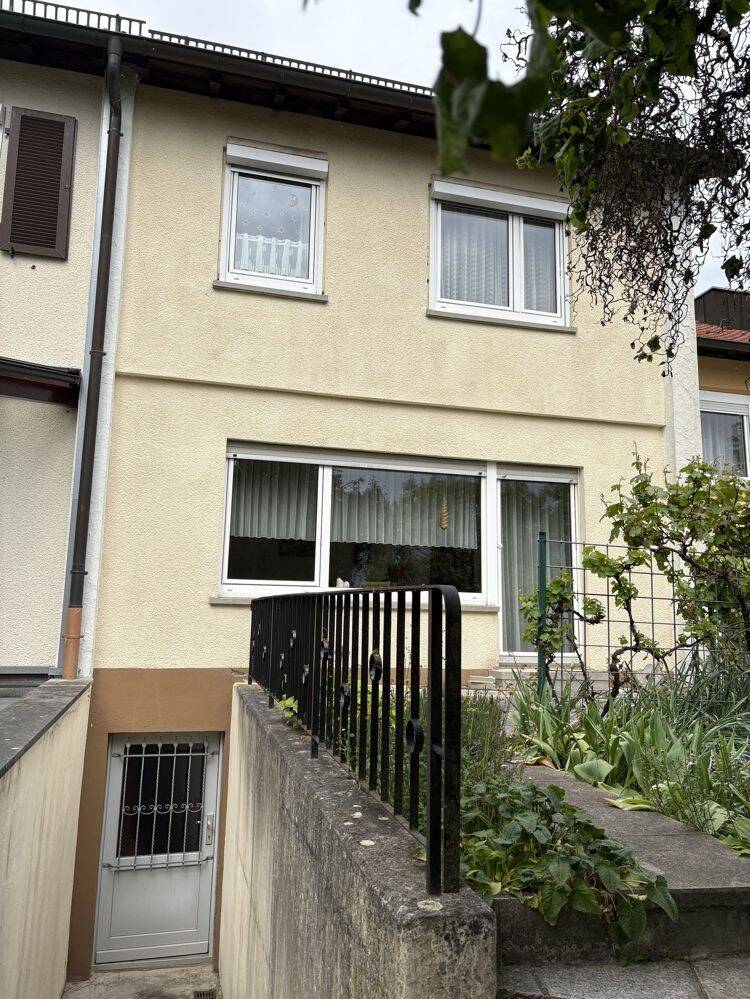 Sehr gepflegtes, renovierungsbedürftiges Reihenhaus mit Garage | sofort verfügbar, 74564 Crailsheim