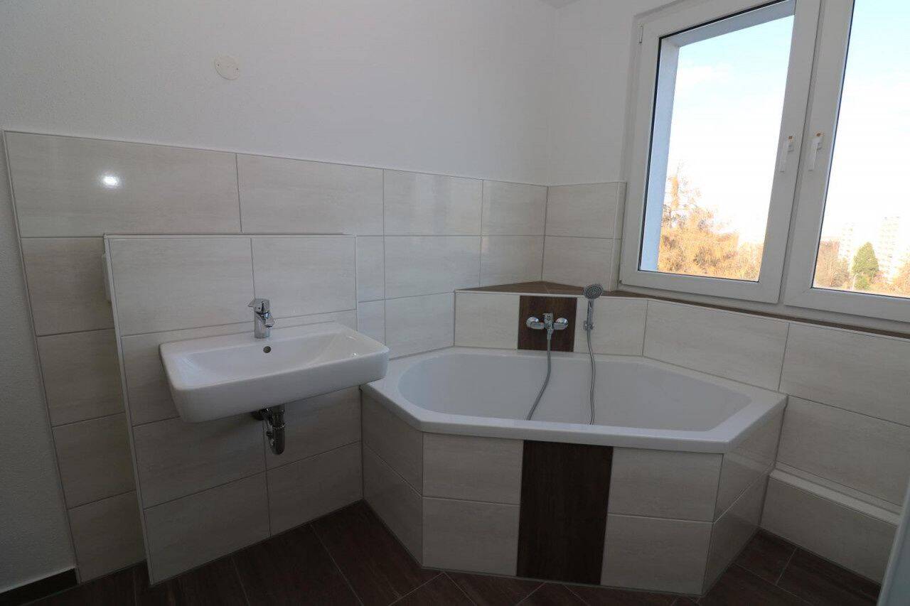 Familienträume XXL…Etagenwohnung mit Wanne, Dusche & Balkon!!!, 9599 Freiberg