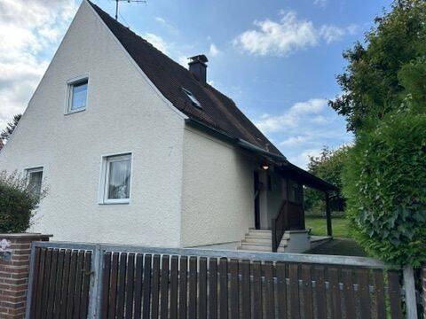 Charmantes Einfamilienhaus mit großem Grundstück und vielfältigem Entwicklungspotenzial in begehrter Lage von Pöttmes, 86554 Pöttmes