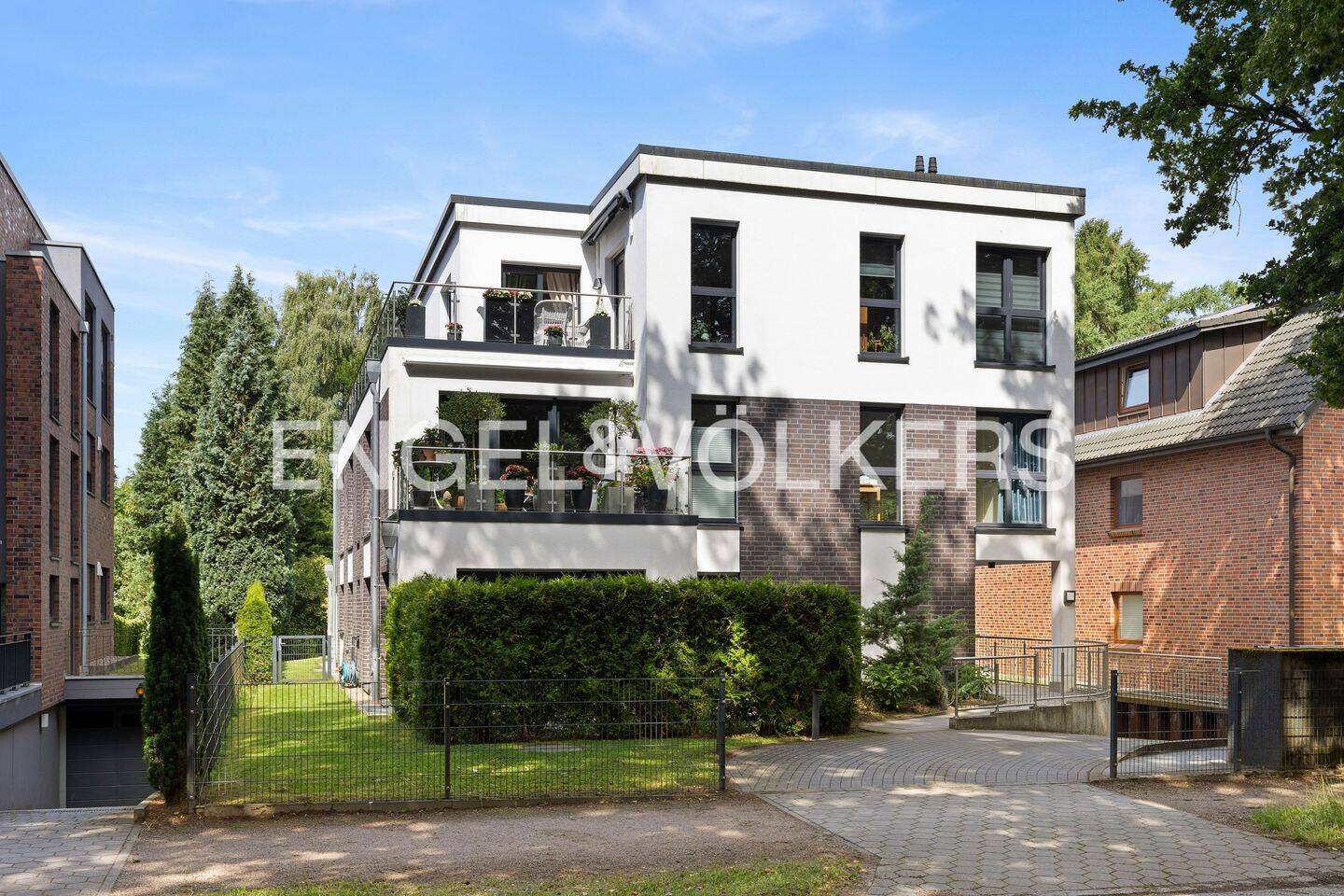 Barrierefreie Eigentumswohnung mit hochwertiger Ausstattung in Top Lage von HH-Volksdorf – 22359 Hamburg – Bild 1 von 3