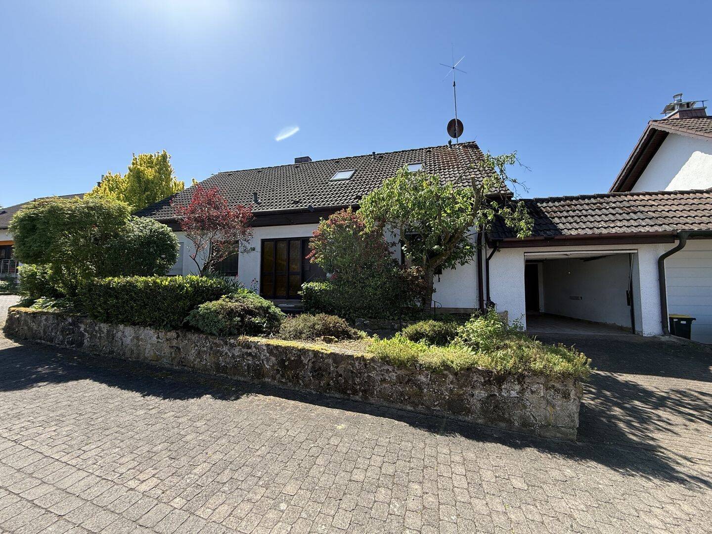 Gepflegtes Einfamilienhaus mit Garage in toller Lage von Ormesheim, 66399 Mandelbachtal