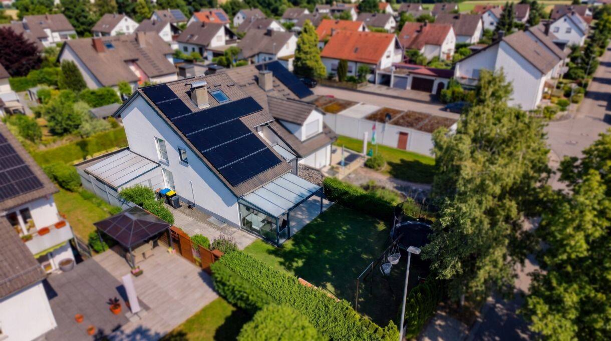 Einmalige Gelegenheit – Modernes Familienzuhause mit Garten, Wärmepumpe & Photovoltaik in Witzighausen, 89250 Senden