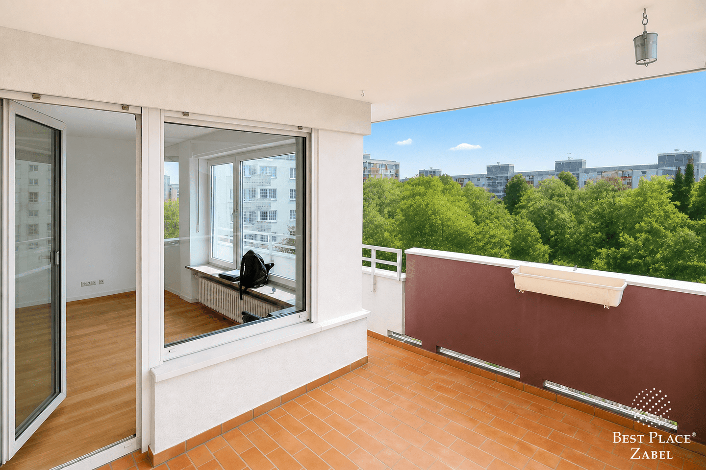 Geräumige 3-Zimmer-Wohnung mit Loggia, TG-Stellplatz und Aufzug, 82110 Germering