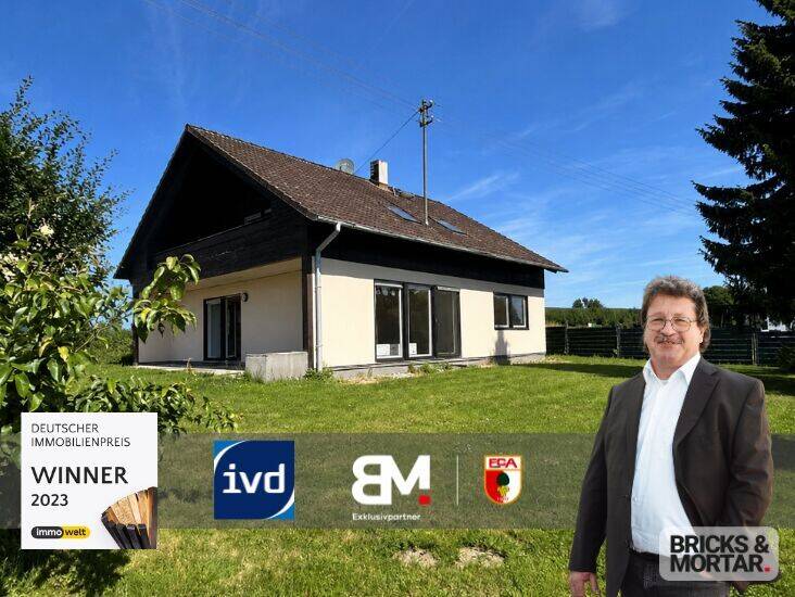 Ein-/Zweifamilienhaus mit großem Garten, Balkon, Terrasse und zwei Garagen in Dasing, 86453 Dasing
