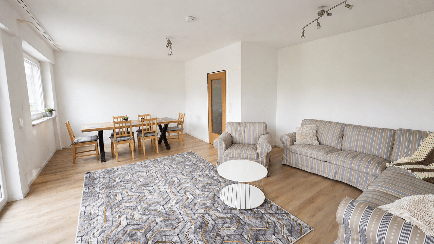 Modernisiertes Reihenhaus mit Garten, Garage und PV-Anlage, 85055 Ingolstadt