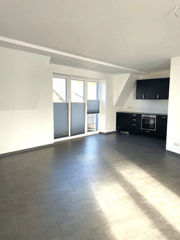Moderne Dachgeschosswohnung in zentraler Lage mit Balkon und Einbauküche, 49757 Werlte
