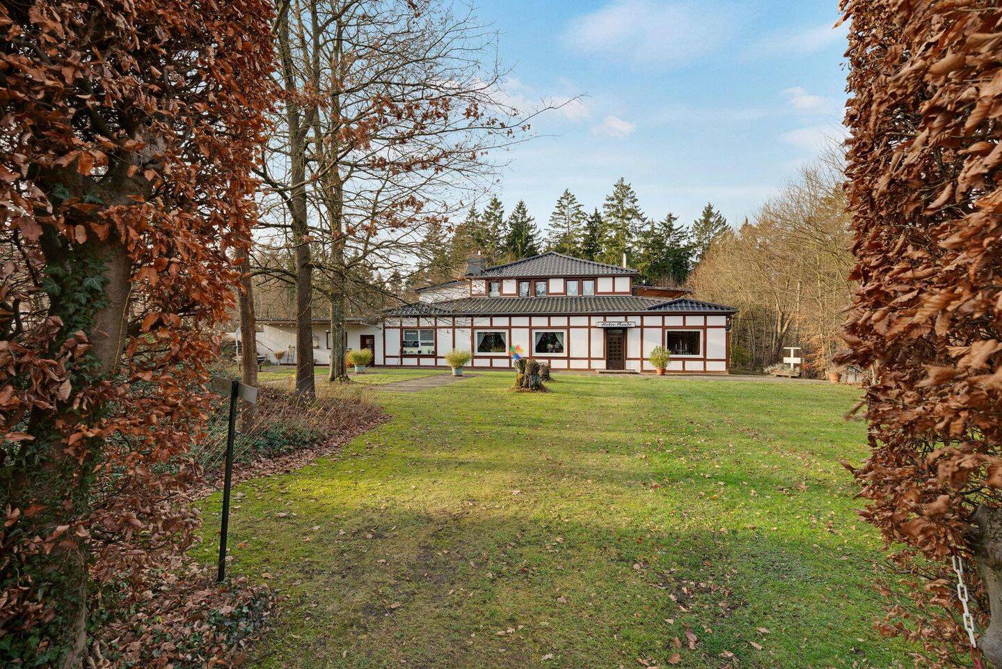 Campingplatz auf 4,38 ha mit Gaststätte inkl. Wohnung, Mehrfamilienhaus und Teichanlagen, 38723 Seesen