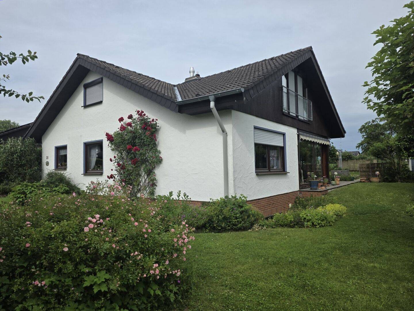 Haus mit 2 Einliegerbereichen, Garage und Garten, 53773 Hennef (Sieg)