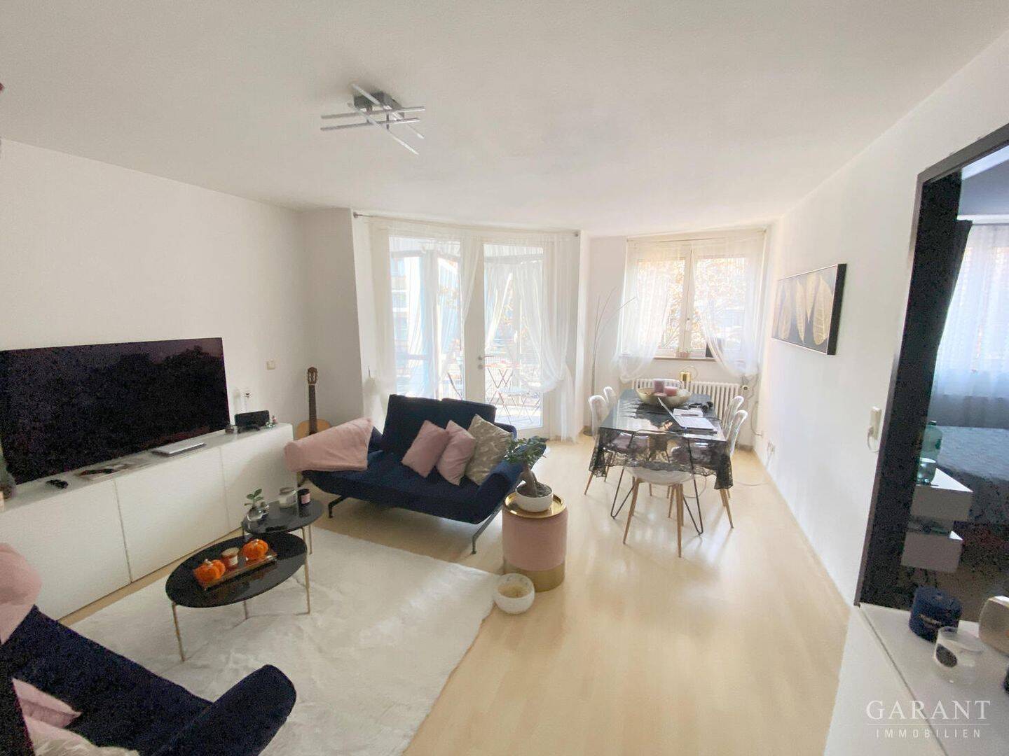Schicke 2 Zimmer-Wohnung mit Balkon im beliebten Heusteigviertel, 70180 Stuttgart (Mitte Süd)