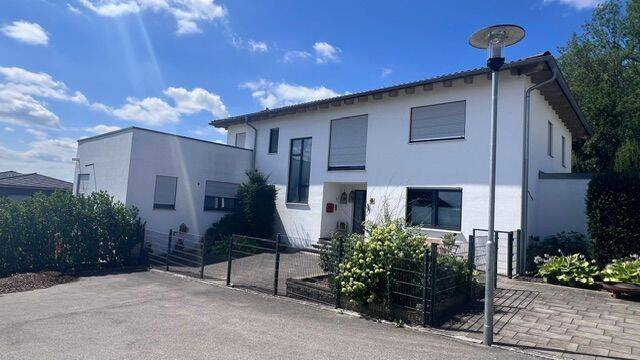 Modernes Familiendomizil mit großzügigem Grundstück in ruhiger Ortsrandlage, 89343 Jettingen-Scheppach