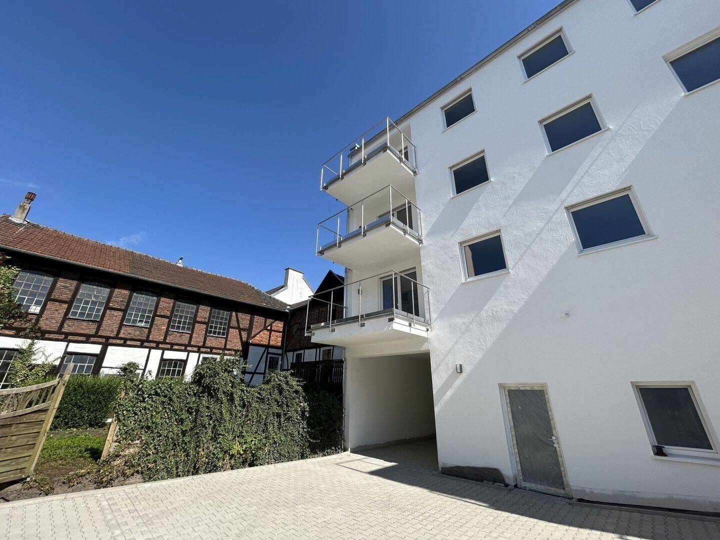 KURZENTSCHLOSSENE WILLKOMMEN: Neubauwohnung mit Balkon in Citylage von Arnsberg-Neheim!, 59755 Arnsberg