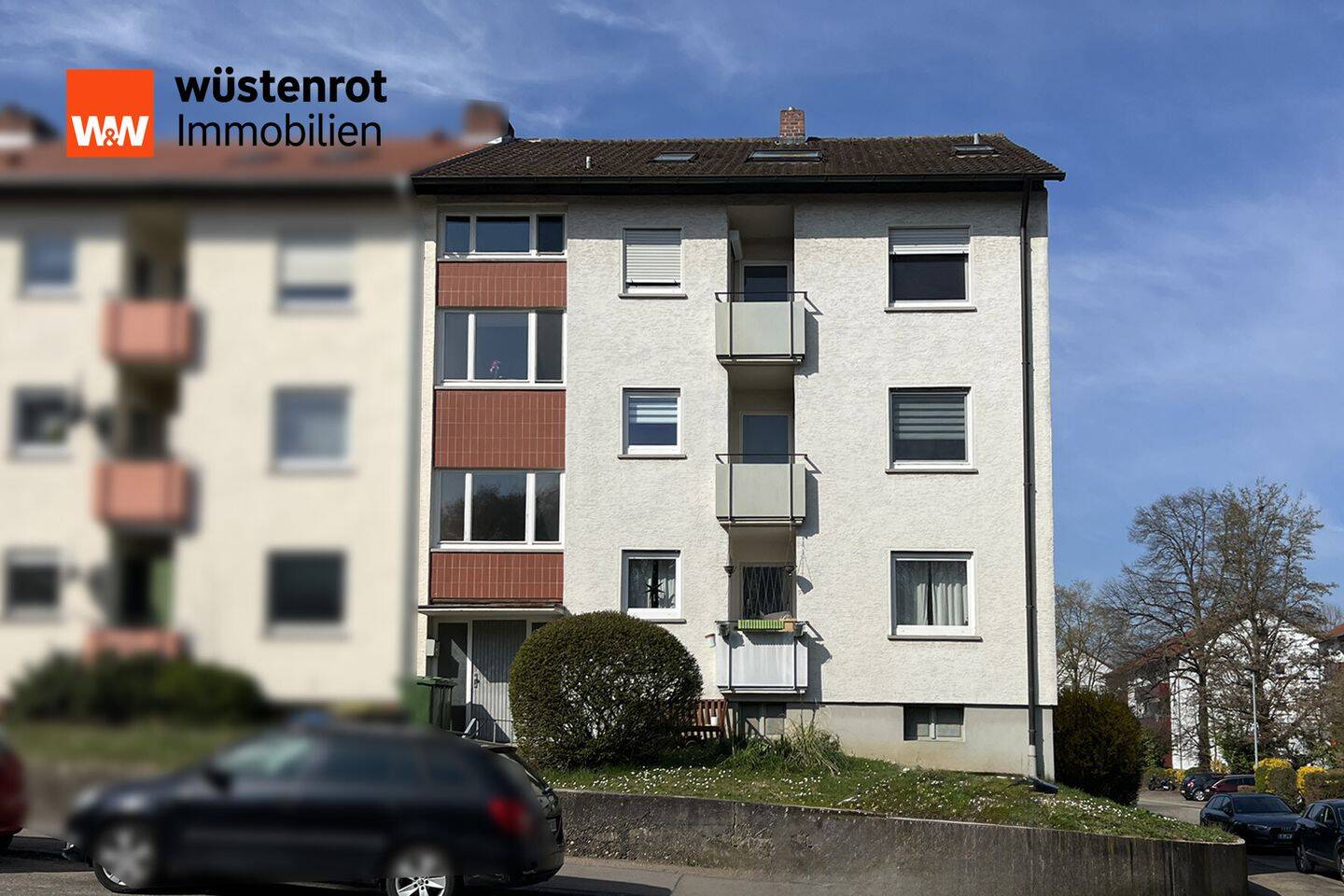 Vollvermietetes Mehrfamilienhaus mit 4 Wohneinheiten und 5 Garagen in Schlösslesfeld, 71640 Ludwigsburg