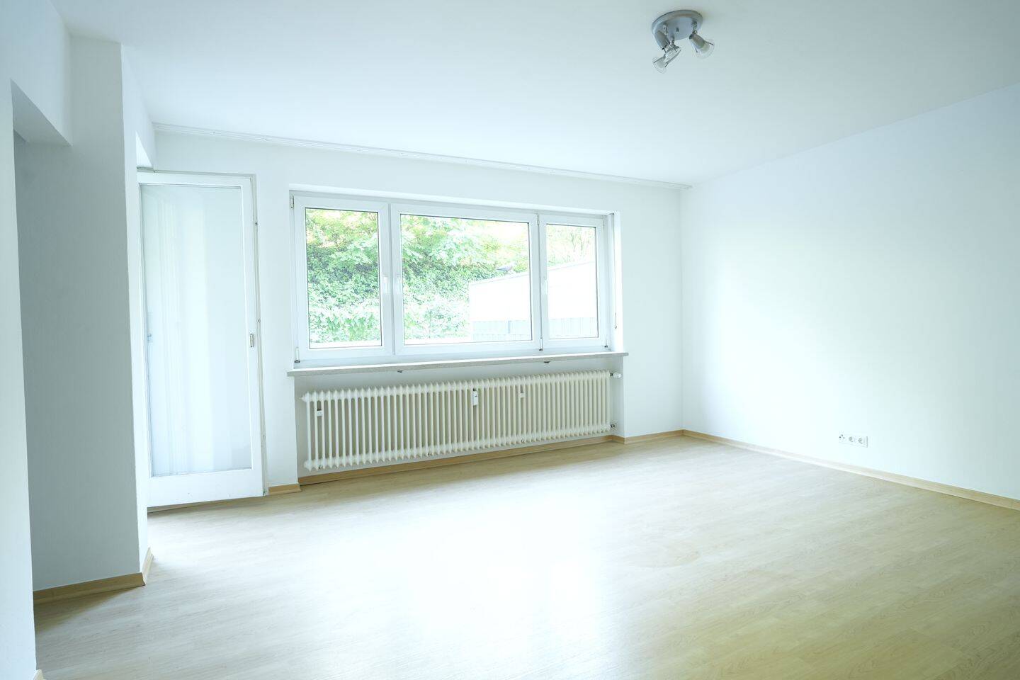 Helle, ruhige Wohnung in Uninähe mit Blick ins Grüne, 93053 Regensburg (Galgenberg Kasernenviertel Kumpfmühl-Ziegetsdorf-Neuprüll Oberisling-Graß)