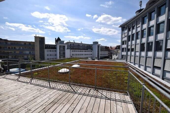 Zentrale Wohnung (WG geeignet) im Dachgeschoss mit Balkon und Terrasse, 33602 Bielefeld (Innenstadt)