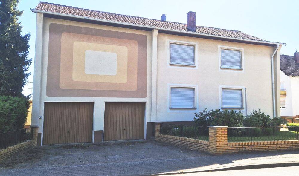 Gepflegtes Zweifamilienhaus mit Potential im Westen Dieburgs, 64807 Dieburg