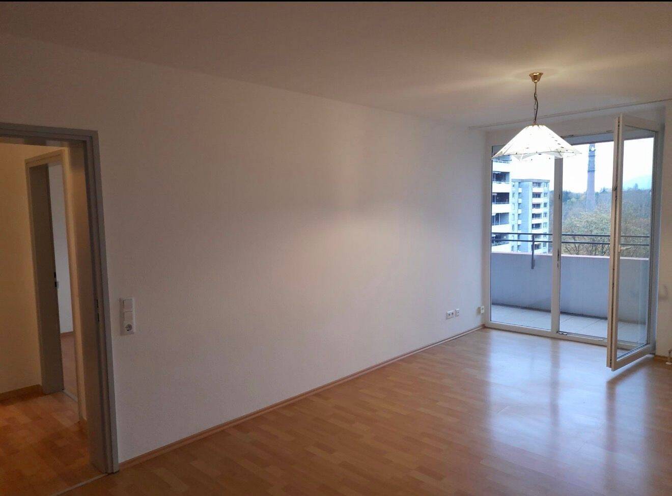 2,5-Zimmer-Eigentumswohnung mit Balkon und Fernblick im 9. Obergeschoss in Reutlingen-Orschel-Hagen, 72760 Reutlingen
