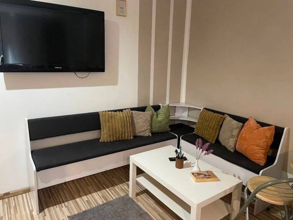 Nachmieter gesucht – Möbliertes 1-Zimmer-Apartment in Erlangen, 91058 Erlangen (Bruck Eltersdorf Erlangen-Süd Sebaldussiedlung Tennenlohe)