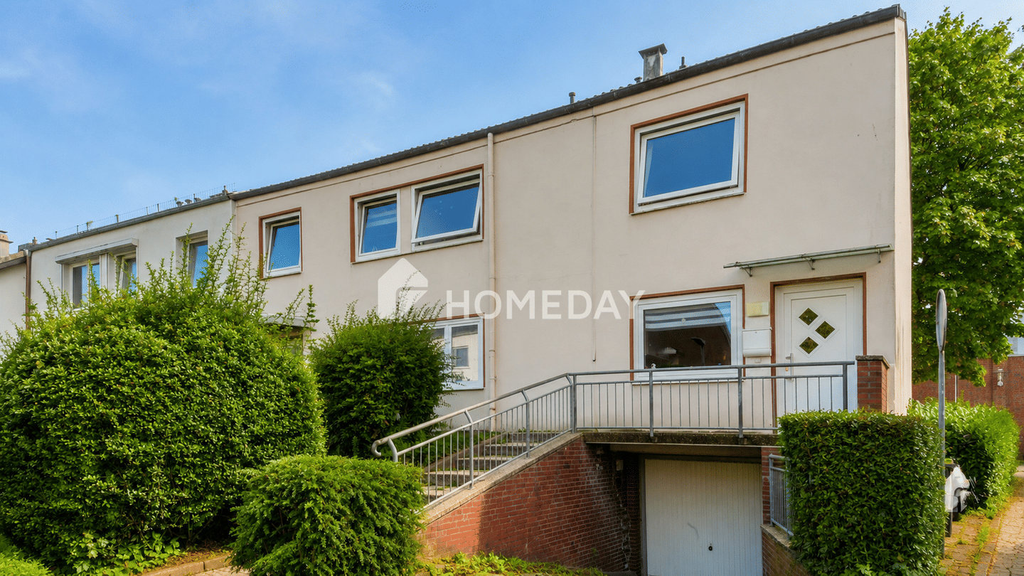 Große 5-Zimmer-Terrassenwohnung, eigener Garten und Garage… Frei lieferbar ab 01.09.!, 22844 Norderstedt