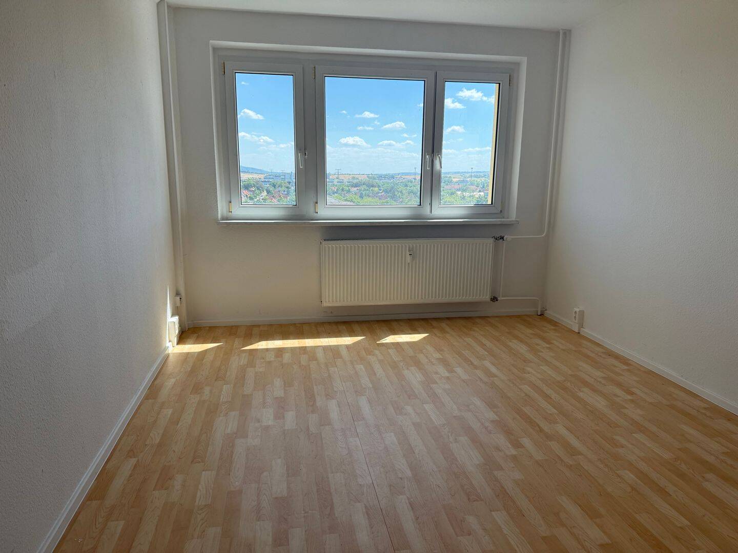 Charmante 2-Zimmer-Wohnung mit viel Tageslicht!, 99087 Erfurt (Hohenwinden Roter Berg)