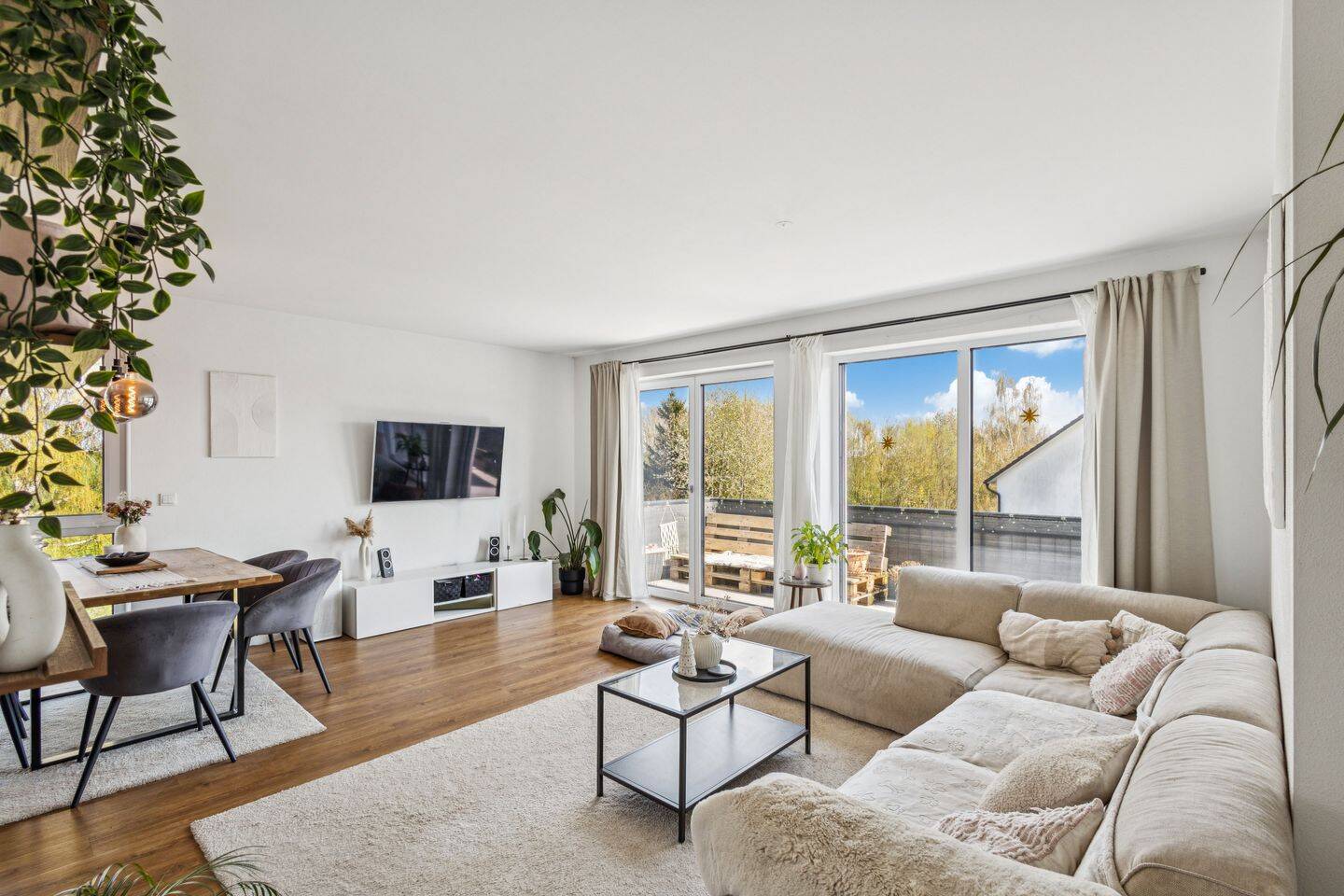 Wohnen mit Weitblick – barrierefreie 3-Zimmer-Wohnung mit Aufzug und Balkon ins Grüne, 85258 Weichs