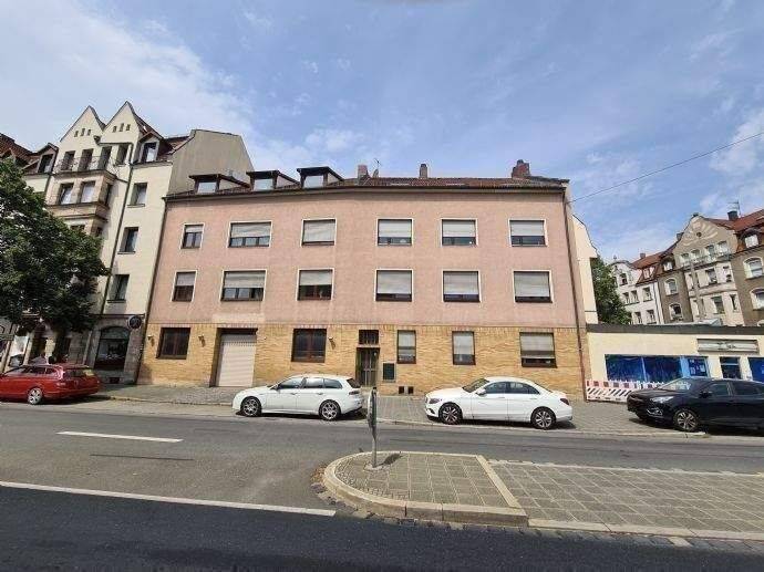 St. Leonhard von oben! Helle 4-Zimmer-Wohnung mit ca. 98,9 qm & kleinem Westbalkon im obersten Stock! Zentrale dennoch ruhige Lage, 90439 Nürnberg (Großreuth bei Schweinau Schweinau Sankt Leonhard Sündersbühl)