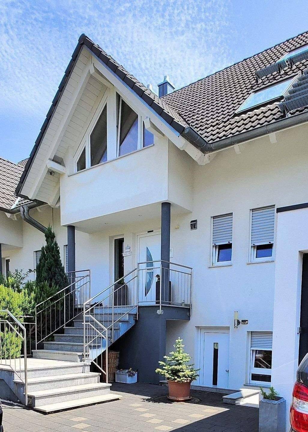 SCHALLSTADT – TOP OBJEKT – sehr schöne, exklusive und massivgebaute Doppelhaushälfte, 79189 Bad Krozingen