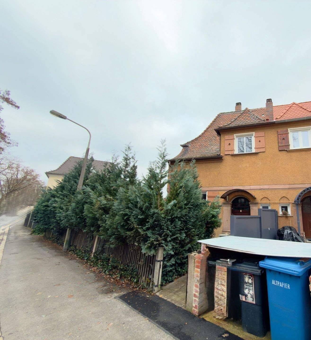 Doppelhaushälfte von ca 1912 im Ensembleschutz – Renoviert – 4 Zimmer, Garten mit platz für Kinder in Nürnberg-Werderau, 90441 Nürnberg (Gibitzenhof Sandreuth Schweinau Werderau)