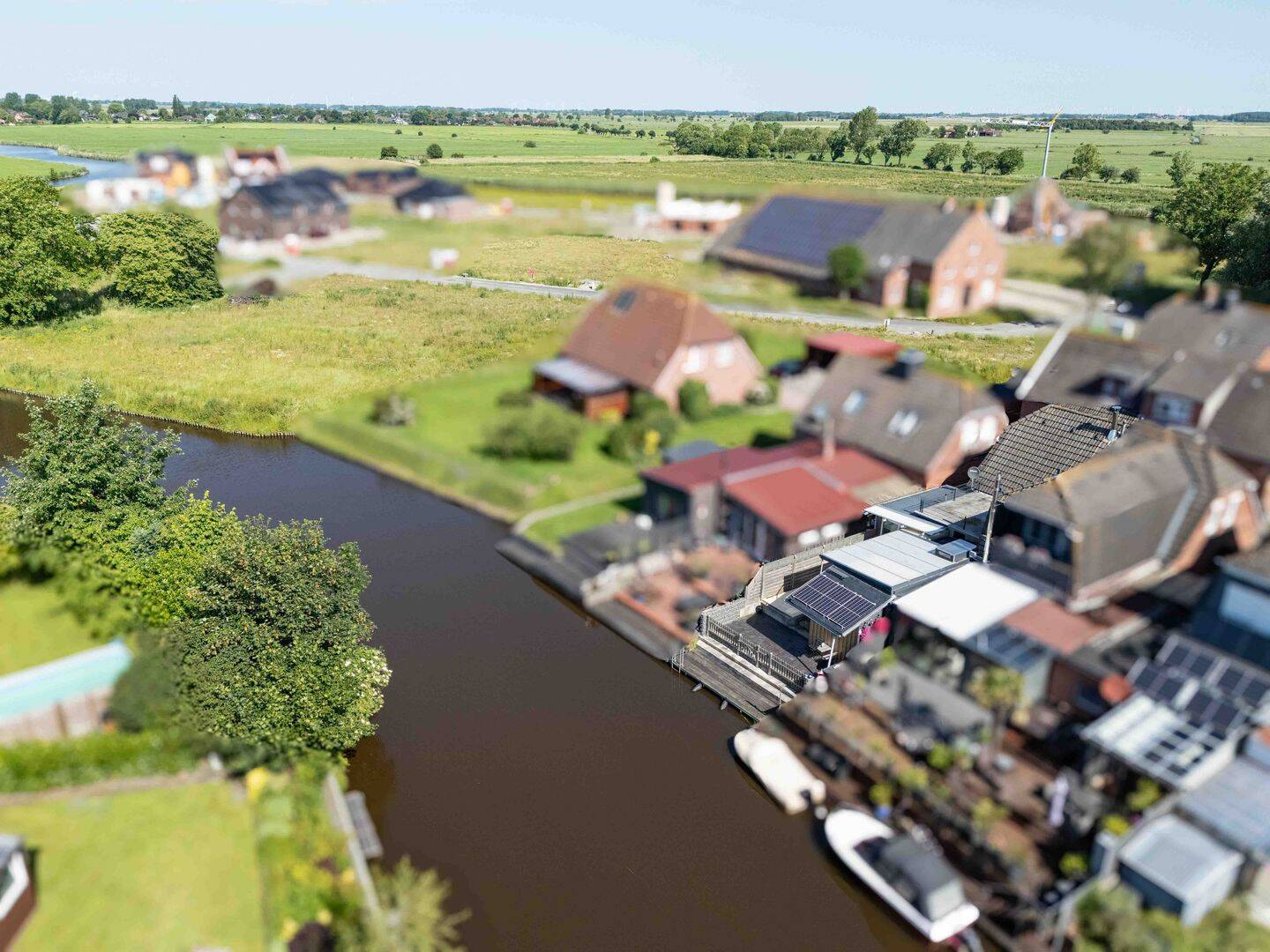 Modernisierte Doppelhaushälfte in direkter Wasserlage!, 26723 Emden