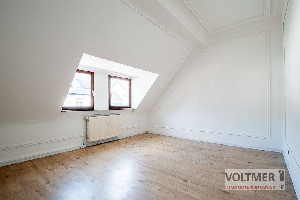 GERÄUMIG – großzügige Dachgeschosswohnung in direkter Nähe zur Marienhausklinik in Kohlhof!, 66539 Neunkirchen
