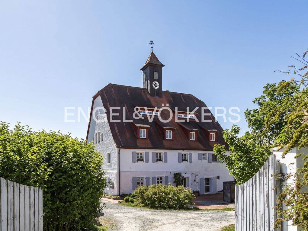 Ein Zuhause mit Geschichte: Luxuriöse Maisonette im denkmalgeschützten Schloss, 91074 Herzogenaurach
