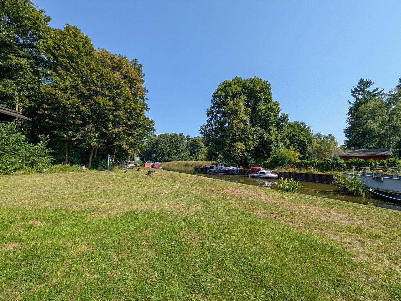 Erholungsgrundstück mit Baugenehmigung in Wassernähe, 16798 Fürstenberg/Havel