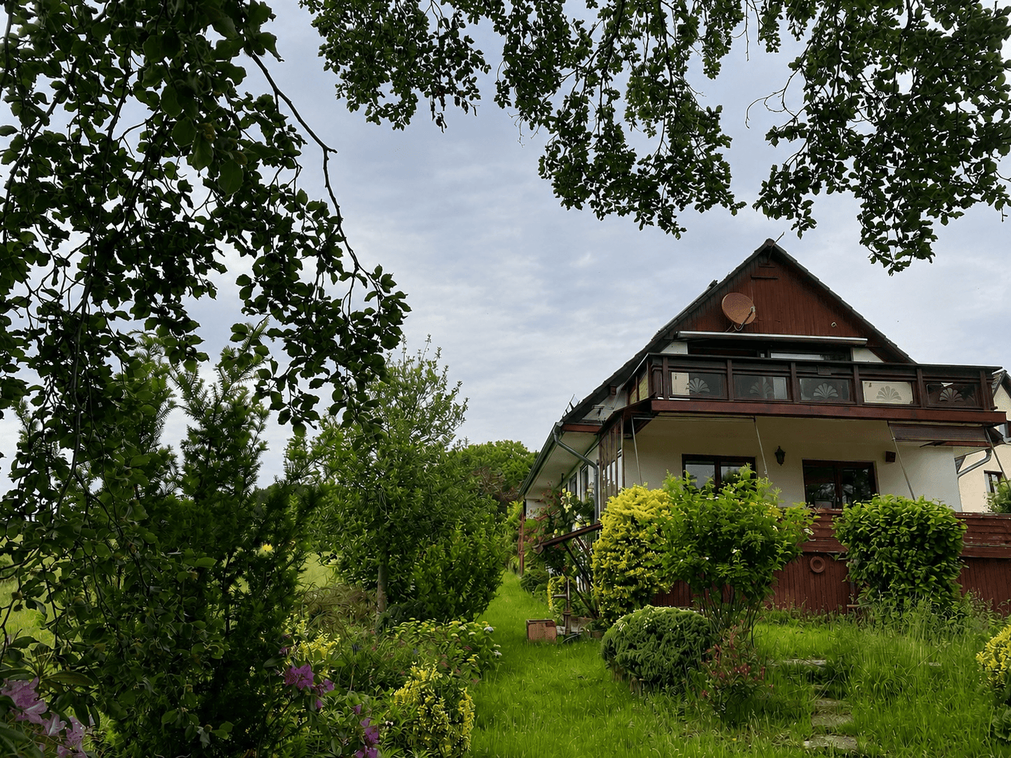 Freistehendes Einfamilienhaus mit wunderschönem Garten und zwei Kaminen, 53804 Much