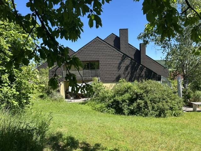 Maroldsweisach – Zweigenerationen Arztvilla + 3 x Einliegerwohnungen – zwei Garagen – Traum-Garten., 96126 Maroldsweisach