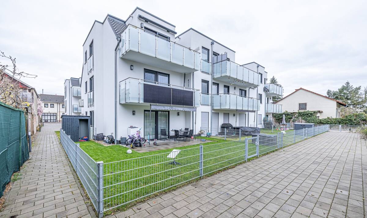Provisionsfrei! Bezug kurzfristig möglich – Neuwertige 4-Zimmer-Wohnung mit eigenem Gartenanteil!, 76676 Graben-Neudorf