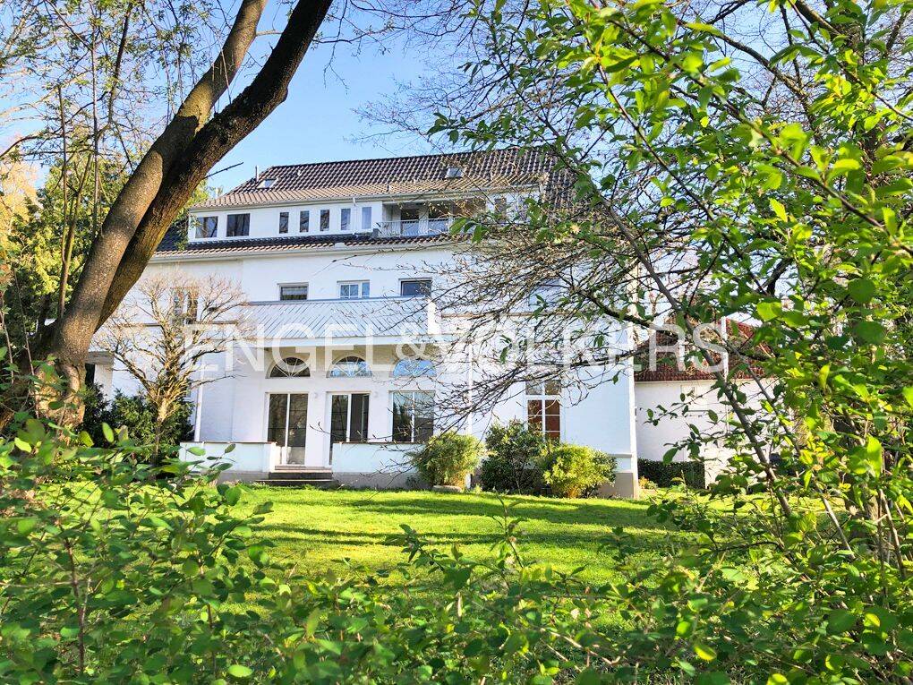 Stilvolle 4-Zimmer-Maisonettewohnung mit Pkw-Carport-Stellplatz, 28355 Bremen (Oberneuland)