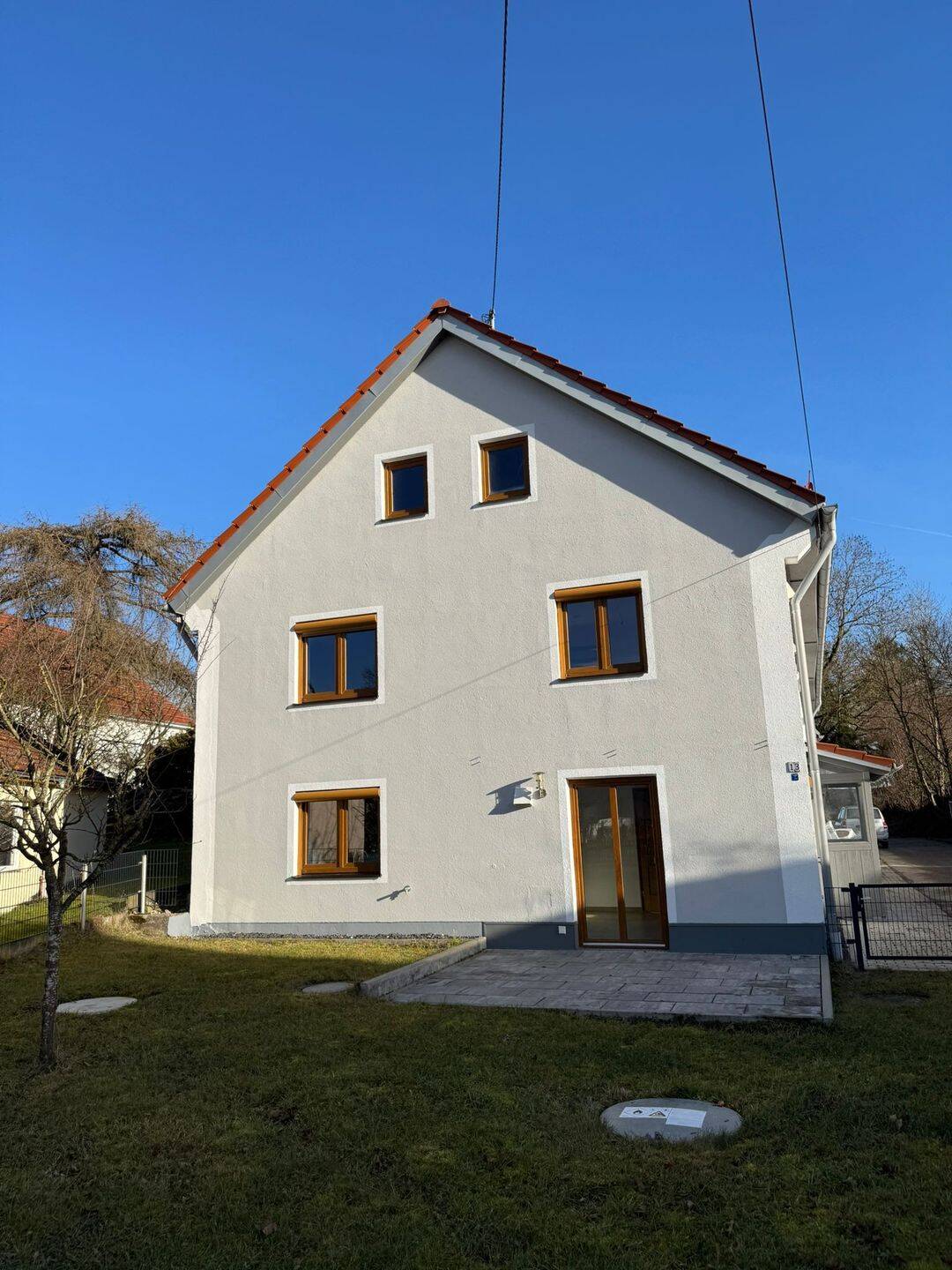 Großzügiges Haus über zwei Etagen (EG & OG) mit Garten in Steindorf, 82297 Steindorf