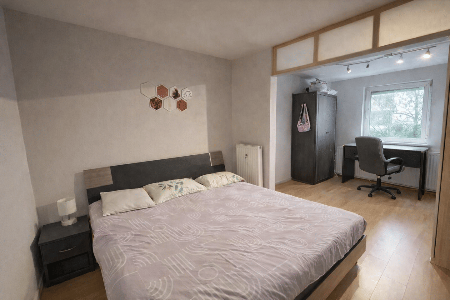 Attraktive Zwei-Zimmerwohnung mit Wintergarten in begehrter Lage zu verkaufen, 90762 Fürth (Innenstadt)