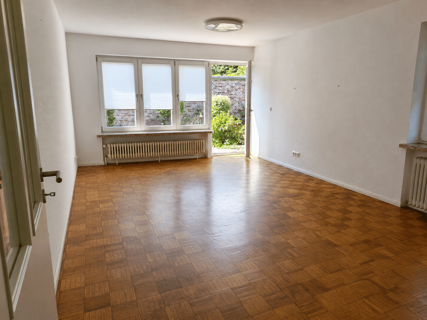 Renovierte Doppelhaushälfte mit Garten, Garage und 4 Zimmern in zentraler Lage von Burg auf Fehmarn, 23769 Fehmarn