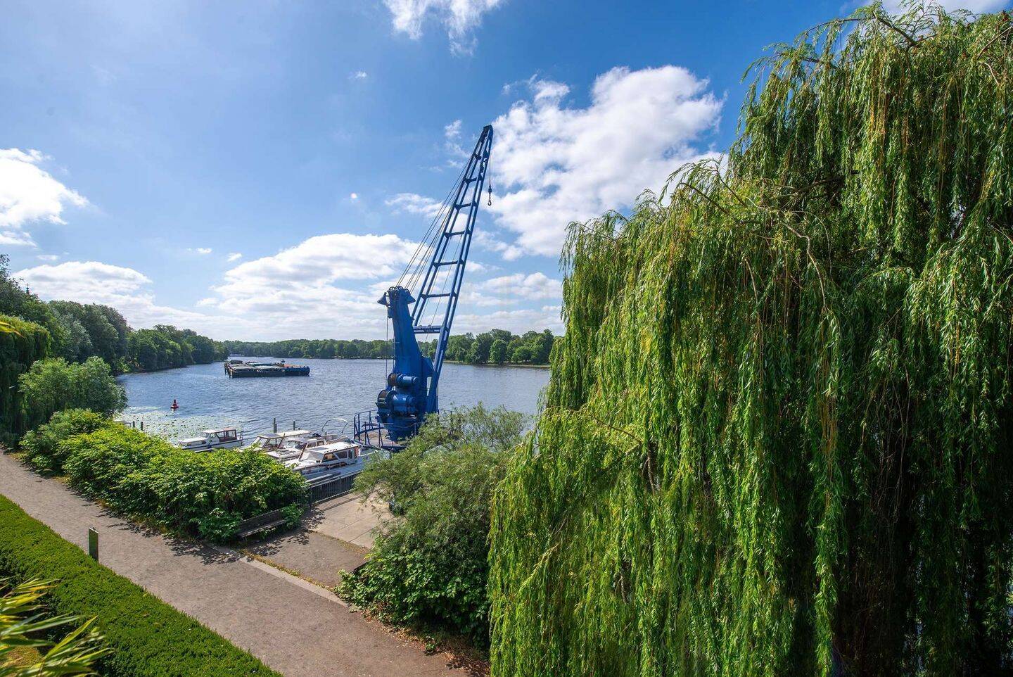 Exklusive 3-Zimmer-Wohnung mit Wasserblick, Balkon, Stellplatz und Aufzug in Alt-Stralau, 10245 Berlin (Friedrichshain-Kreuzberg Friedrichshain)