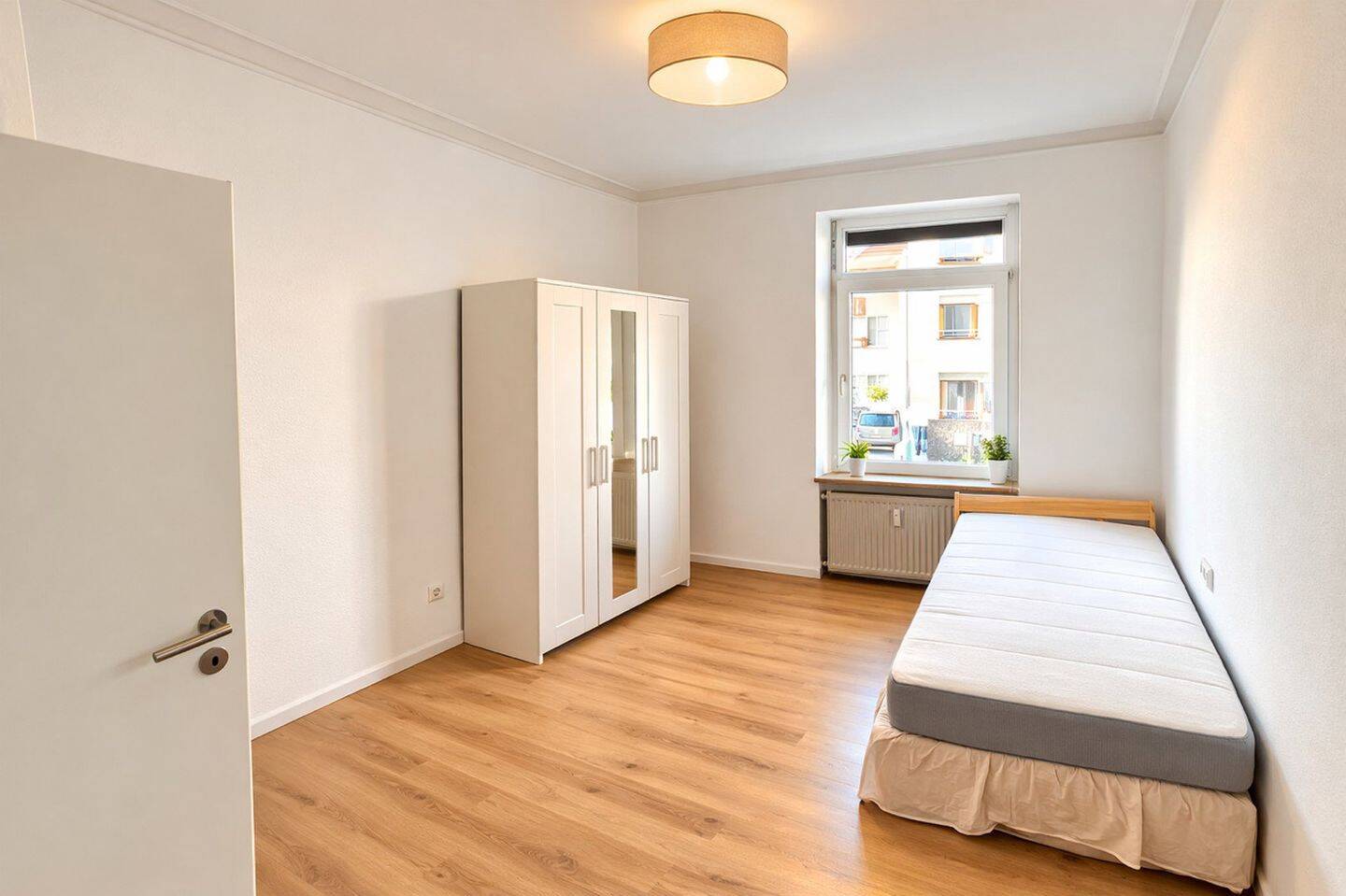 2 vollmöblierte WG-Zimmer in neuer 3er Frauen-WG zentral in Heilbronn, 74072 Heilbronn (Heilbronn)