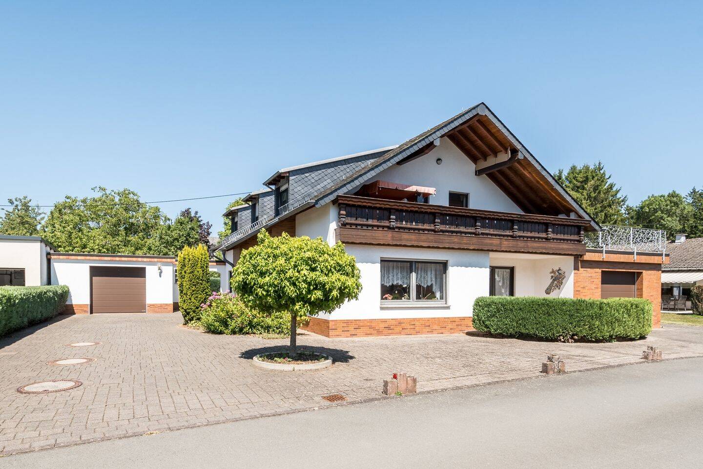 Freistehendes Zweifamilienhaus in Seiwerath I 2 Garagen I Garten, Dachterrasse & Balkon, 54597 Seiwerath