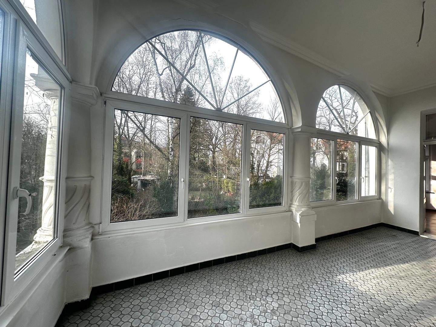 Charmante 3-Zimmer-Wohnung von Romy Schneider mit großzügigem Wintergarten in Berlin – Grunewald, Berlin, 14193 Berlin (Steglitz-Zehlendorf Dahlem Grunewald Nikolassee Schmargendorf)