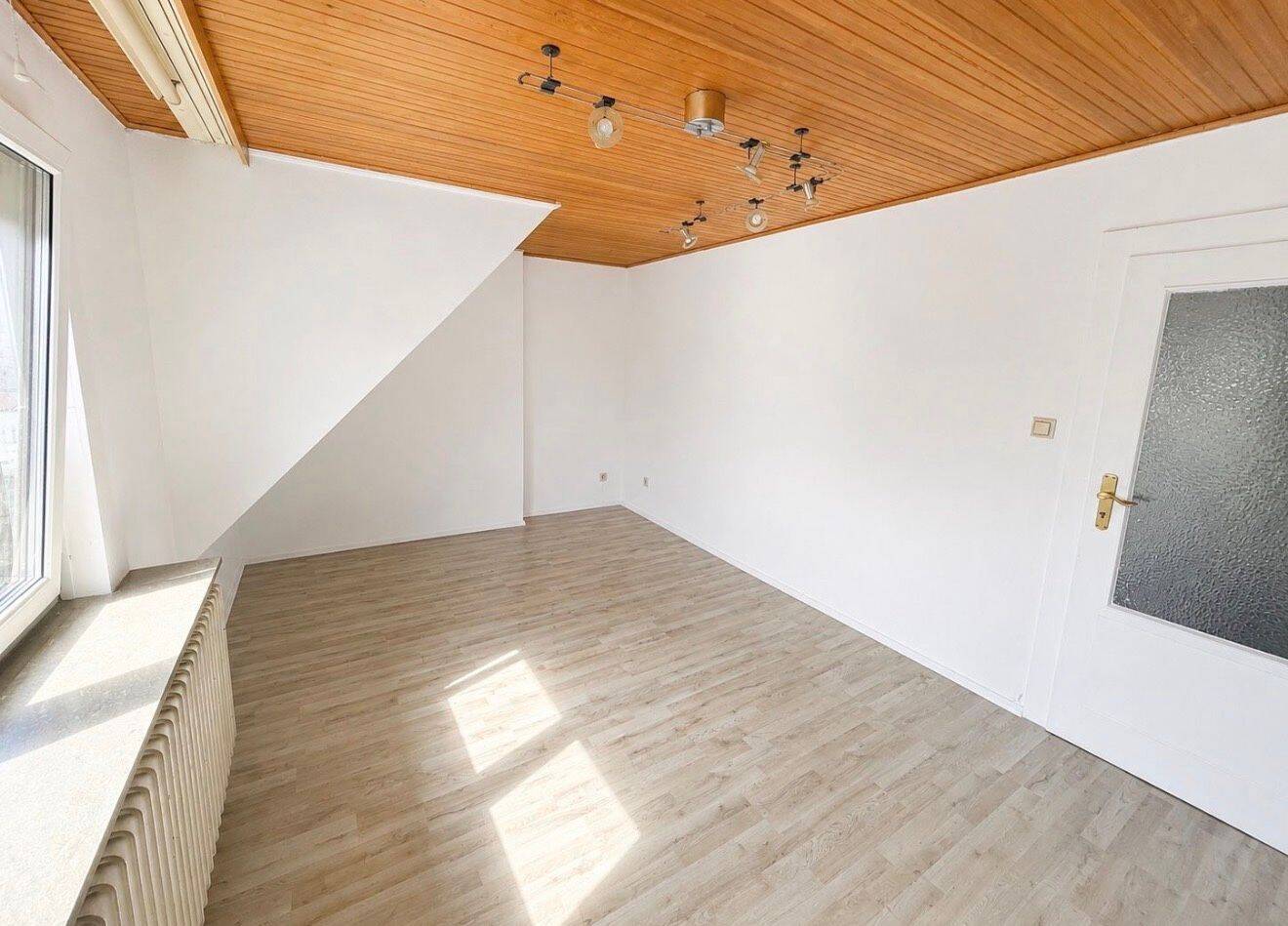 Helle, frisch renovierte 3-Zimmer-Wohnung in Lehrte, 31275 Lehrte