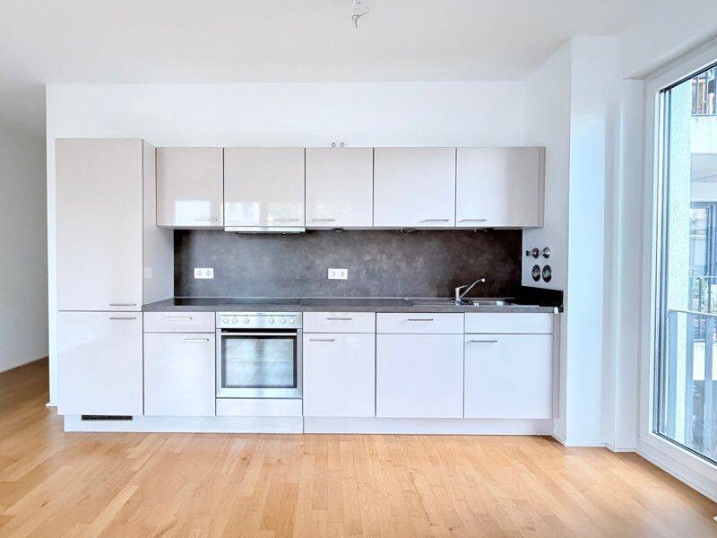 Modernes Wohnen mit Blick in Grüne: 2-Zimmer-Wohnung mit EBK, Abstellraum und Balkon, 60596 Frankfurt am Main (Sachsenhausen)